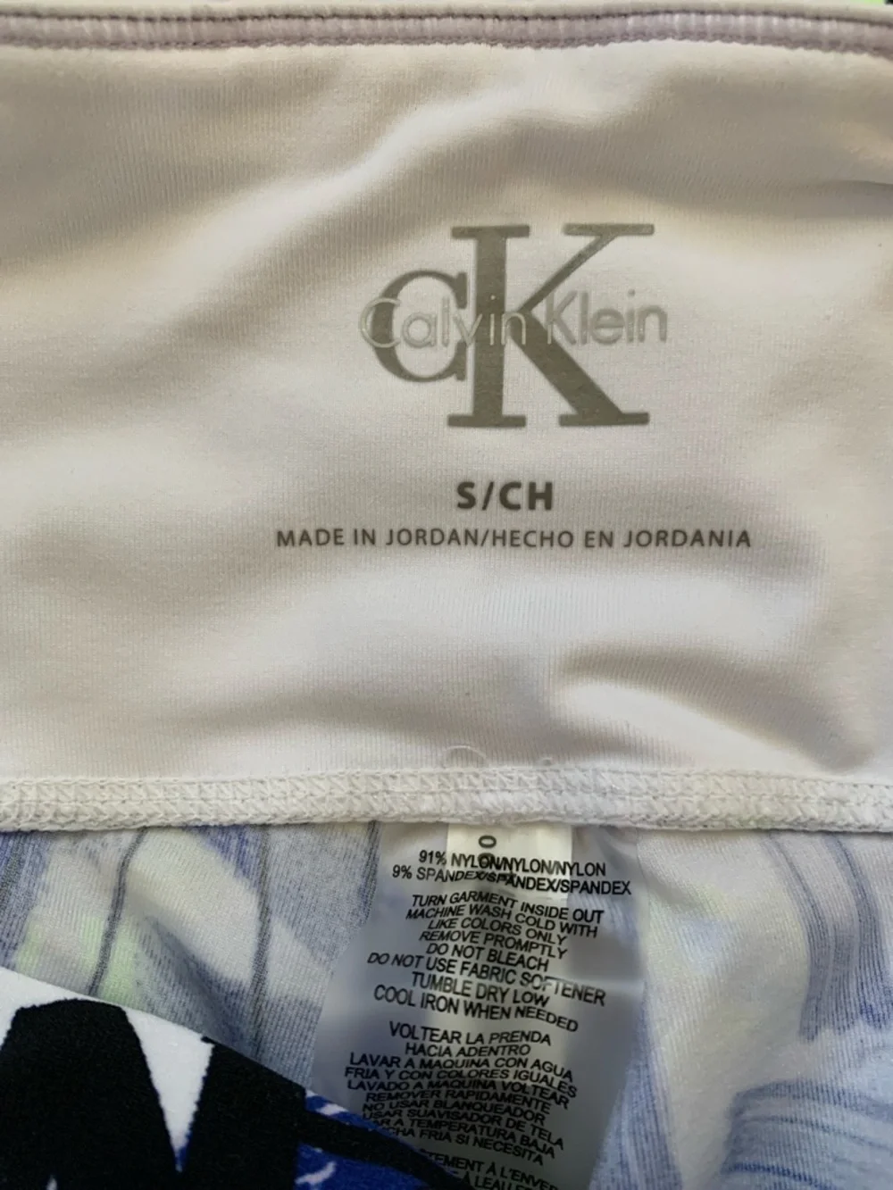 Calvin Klein Women’s Graffiti Fashion Printed Long Athletic Biker Shorts Small - Picture 2 of 8